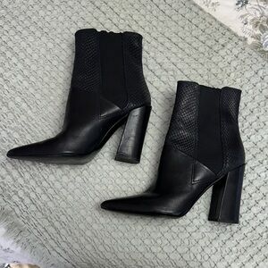 Guess Elegant Black leather Ankle Boots